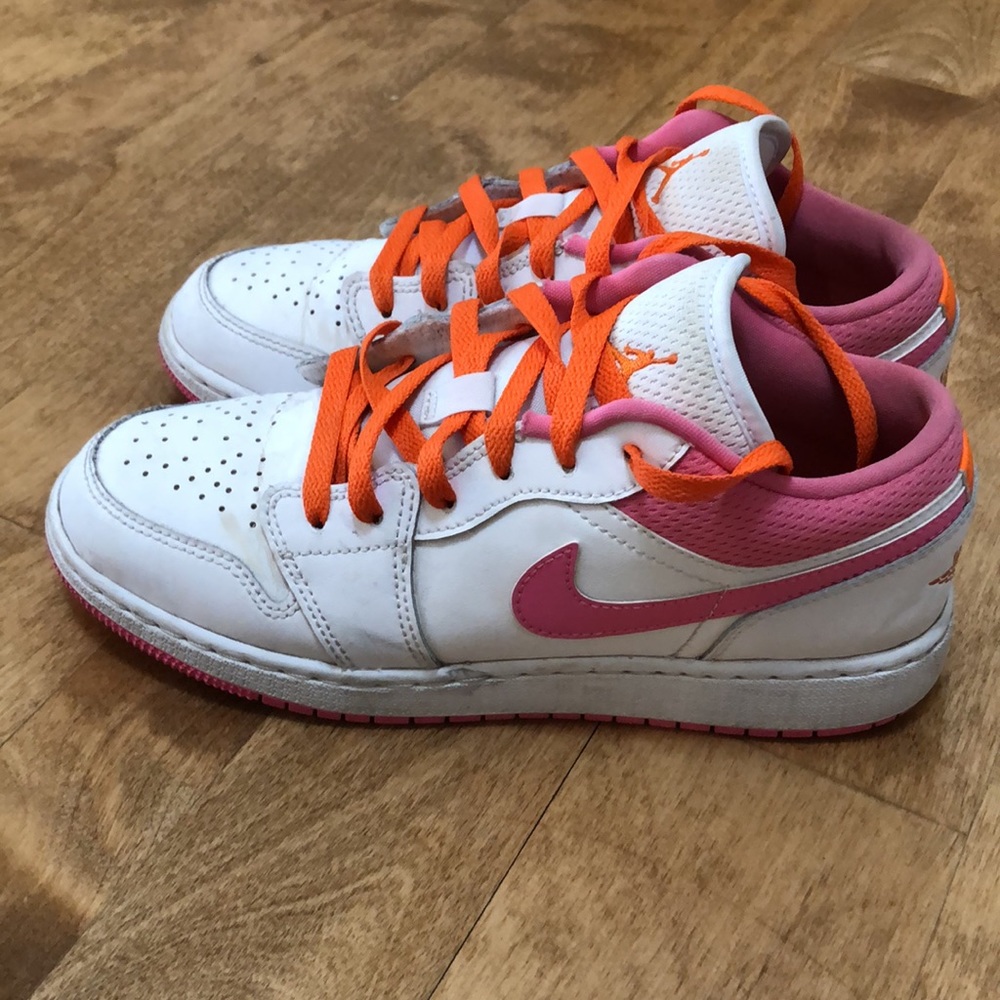Girls Air Jordan “pinksickle” shoes. Size 6Y. Worn less than 10 times. - Picture 3 of 7